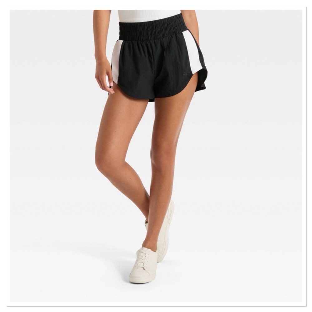 Women’s Woven High-Rise Contrast JoyLab Black Shorts